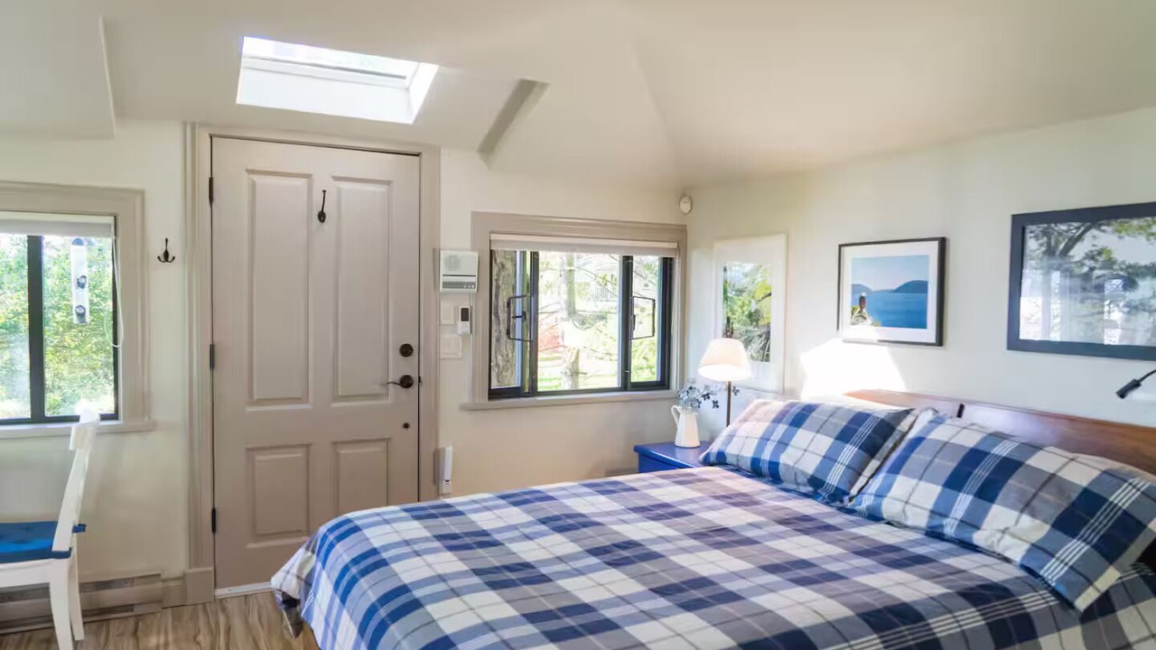 Photo of Bedroom in Gulf Islands