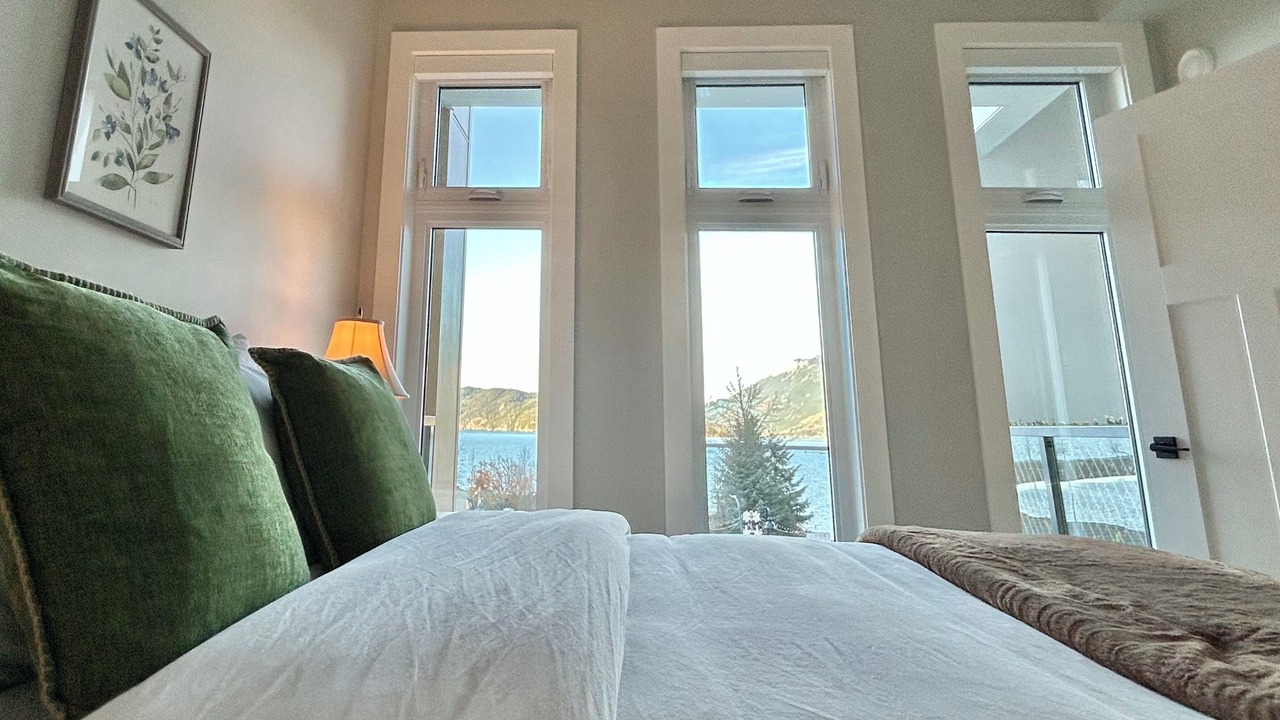 Photo of Bedroom in Harrison Hot Springs