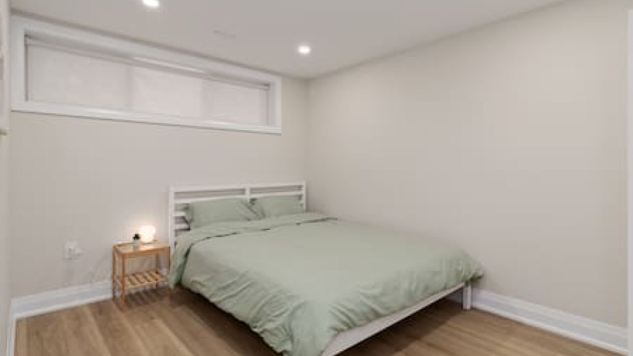 Photo of Bedroom in Clarkson-Lorne Park