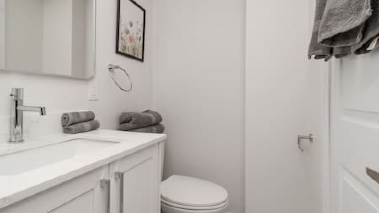 Photo of Bathroom in Clarkson-Lorne Park