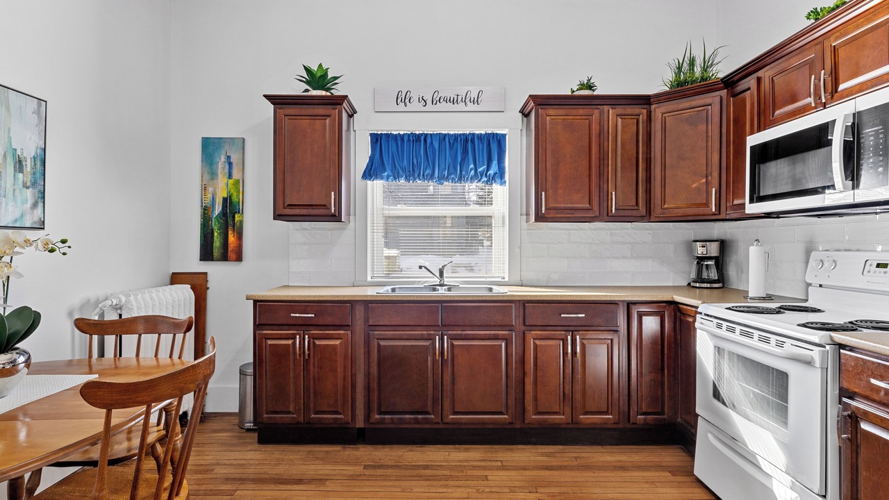 Photo of Kitchen in Queens Square