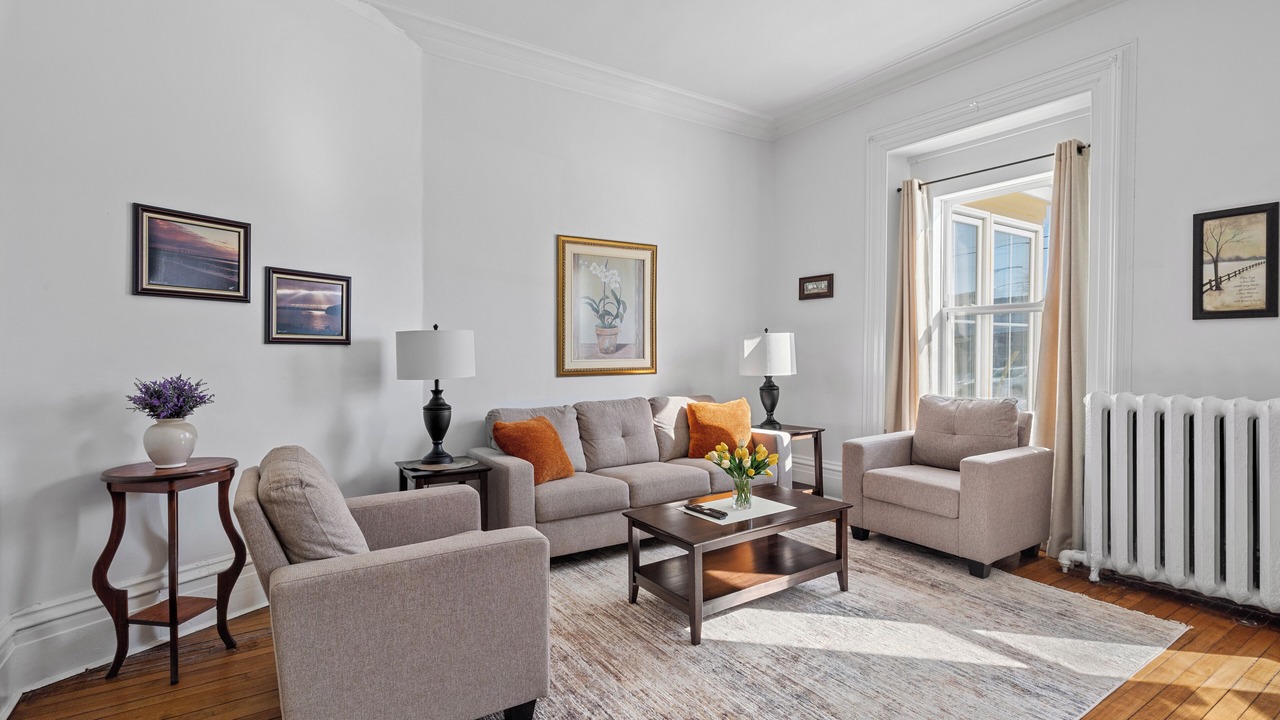Photo of Livingroom in Queens Square