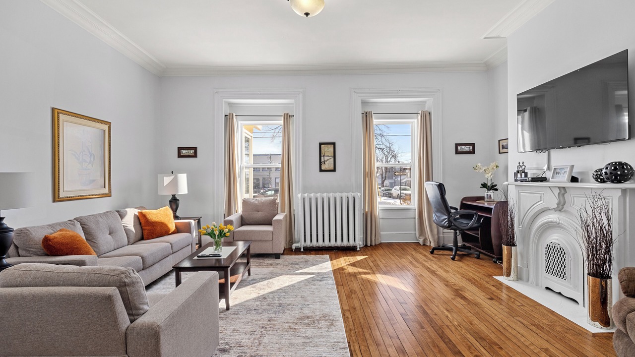 Photo of Livingroom in Queens Square