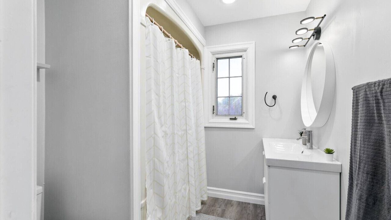 Photo of Bathroom in LaSalle