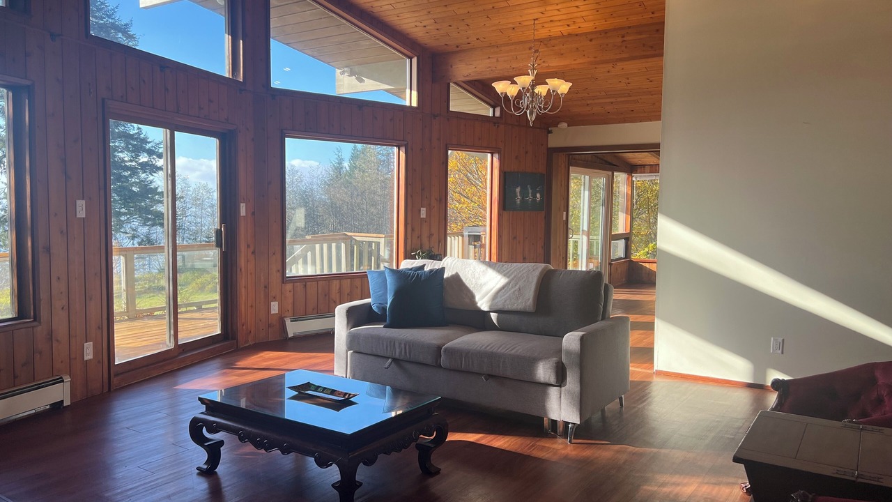 Photo of Livingroom in Juan de Fuca Electoral Area