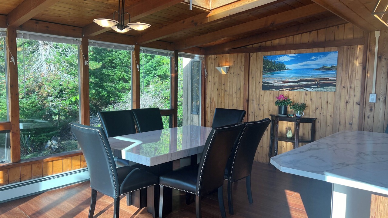 Photo of Livingroom in Juan de Fuca Electoral Area