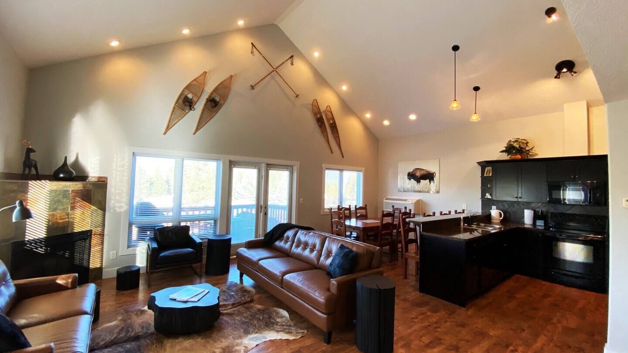 Photo of Livingroom in East Kootenay