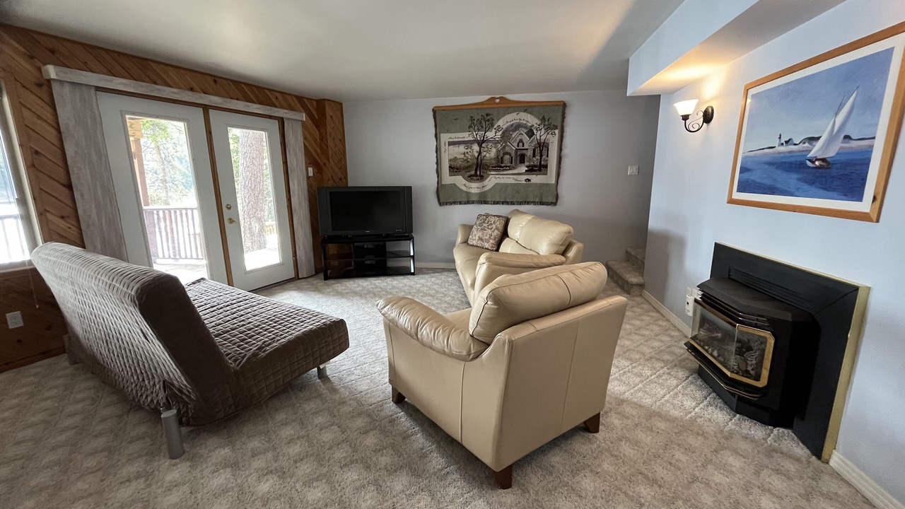 Photo of Livingroom in East Kootenay