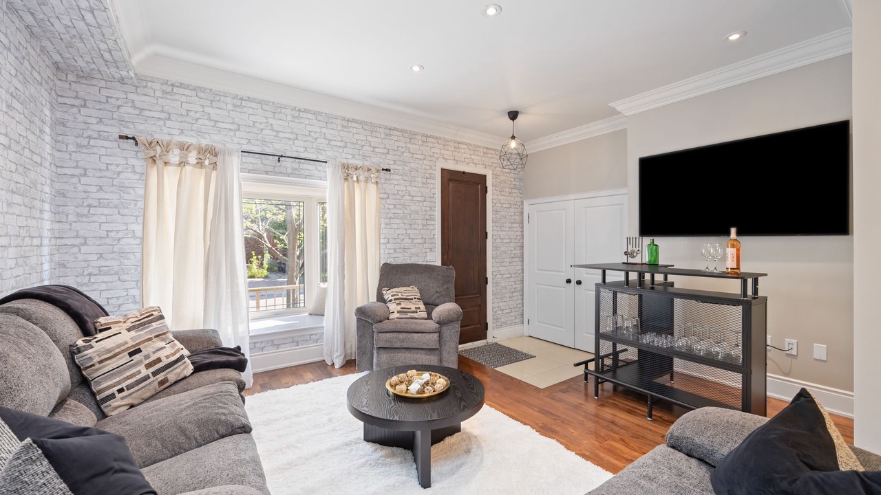 Photo of Livingroom in Broadview North