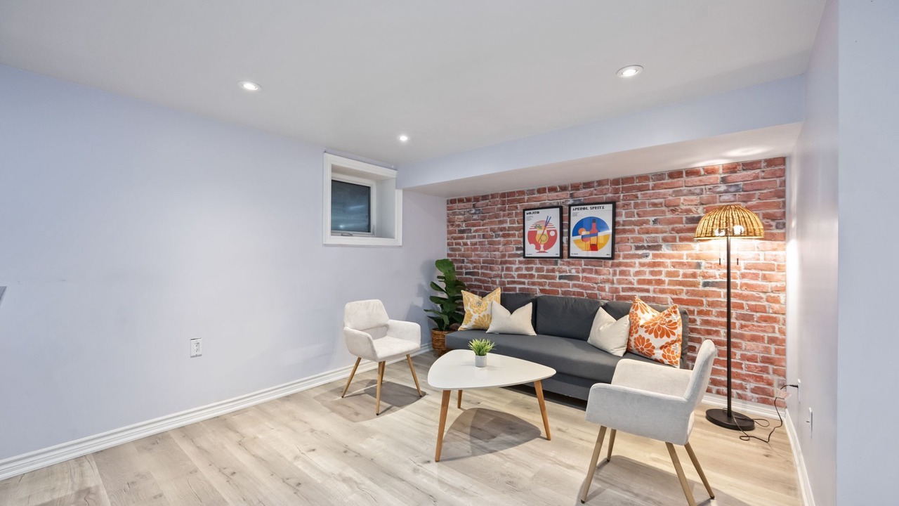Photo of Livingroom in Broadview North