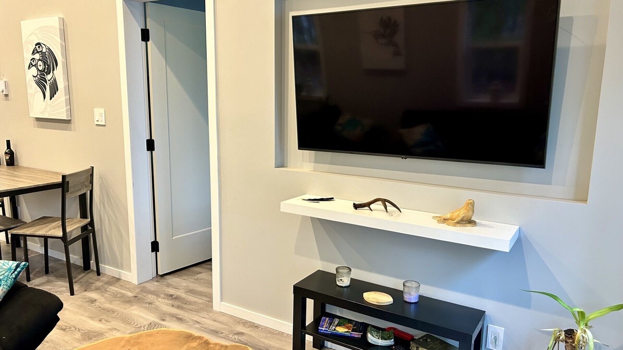 Photo of Livingroom in Juan de Fuca Electoral Area