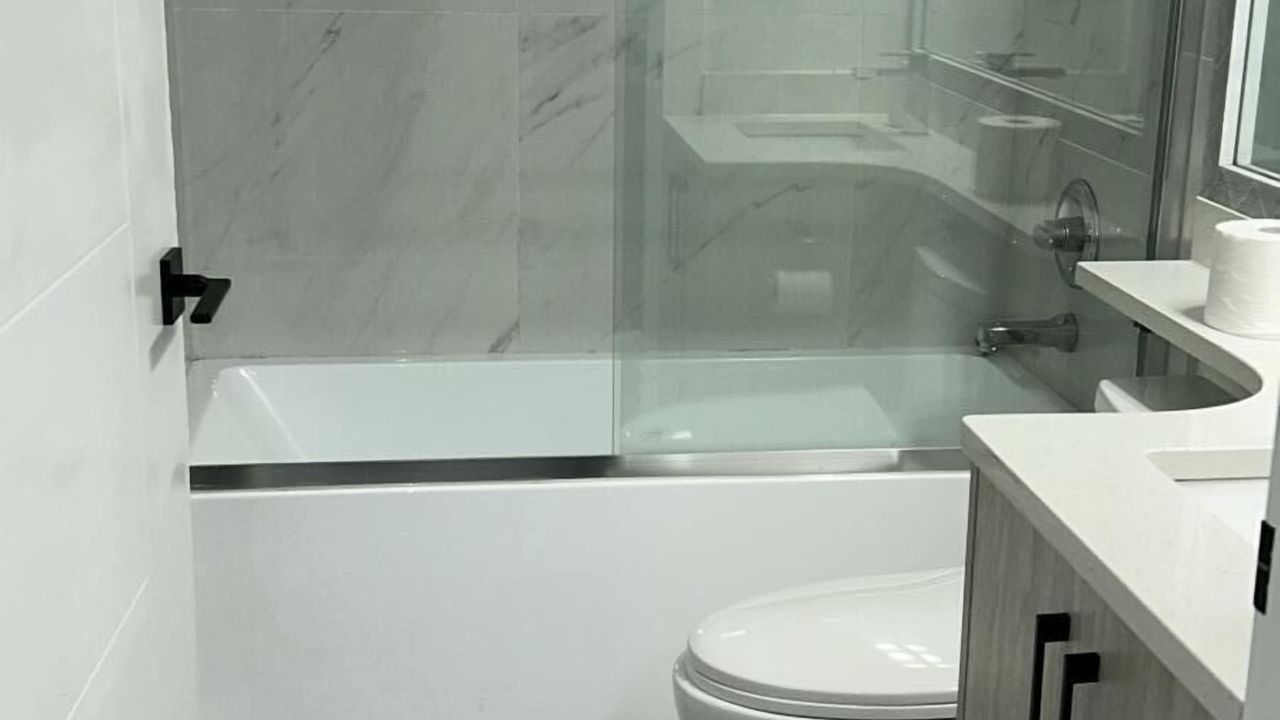 Photo of Bathroom in Sunset