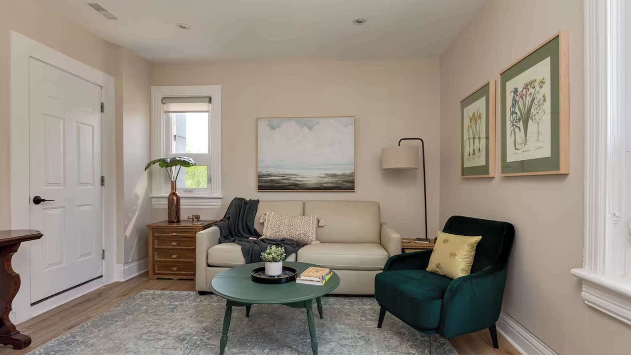 Photo of Livingroom in Leslieville