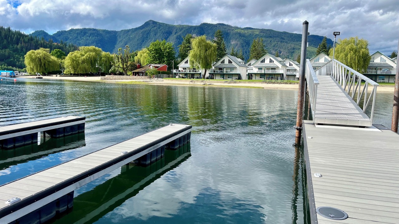 Photo of Others in Sicamous