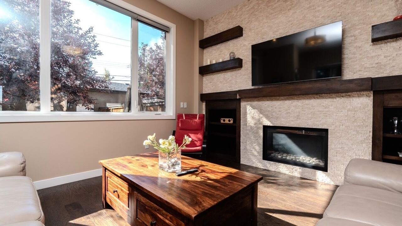 Photo of Livingroom in Banff Trail