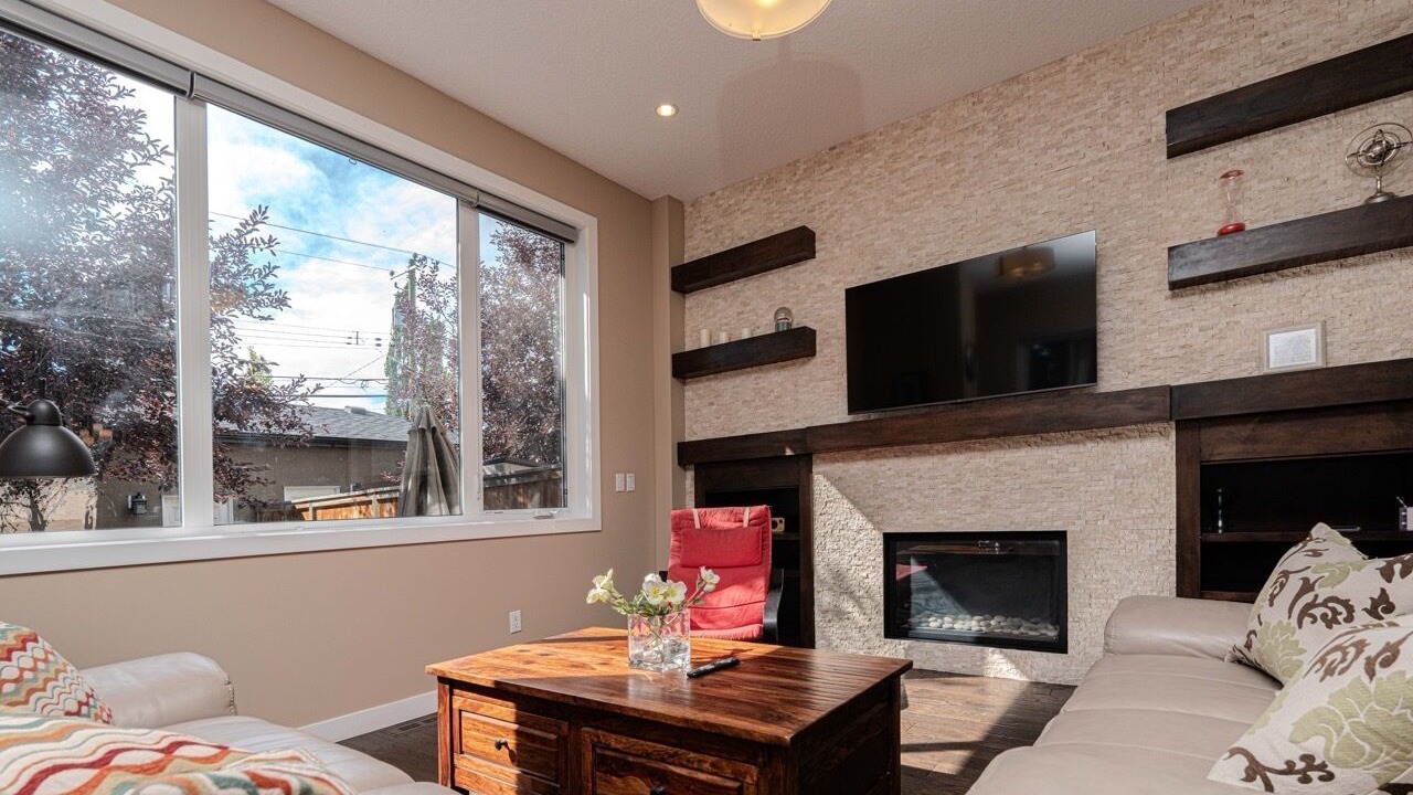 Photo of Livingroom in Banff Trail