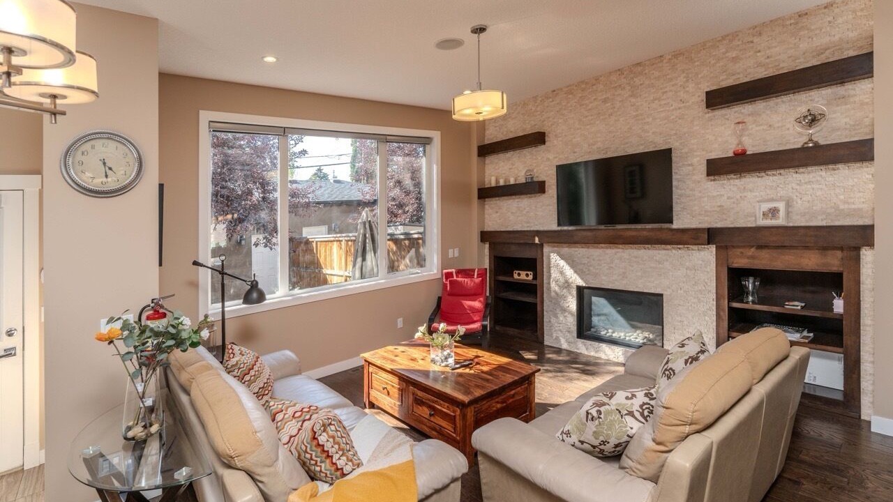 Photo of Livingroom in Banff Trail