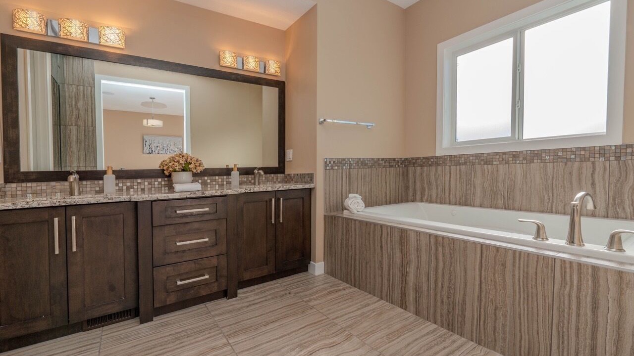 Photo of Bathroom in Banff Trail