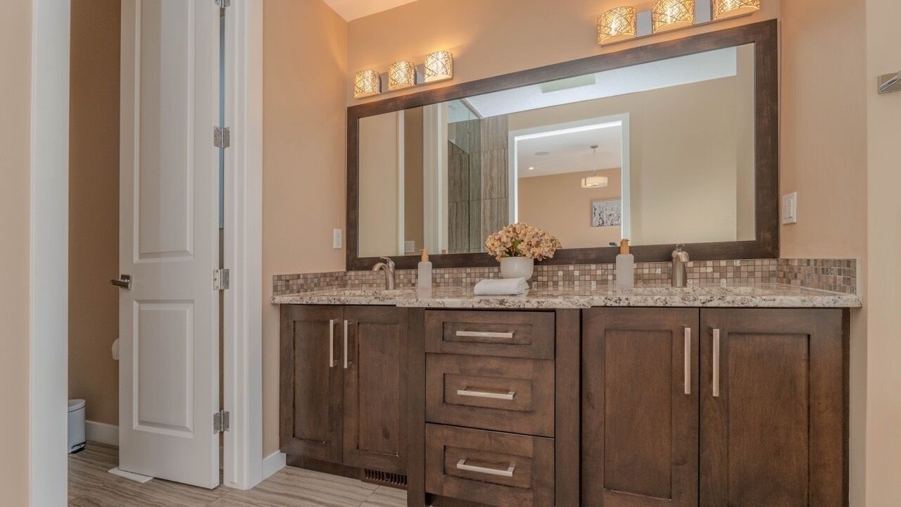 Photo of Bathroom in Banff Trail