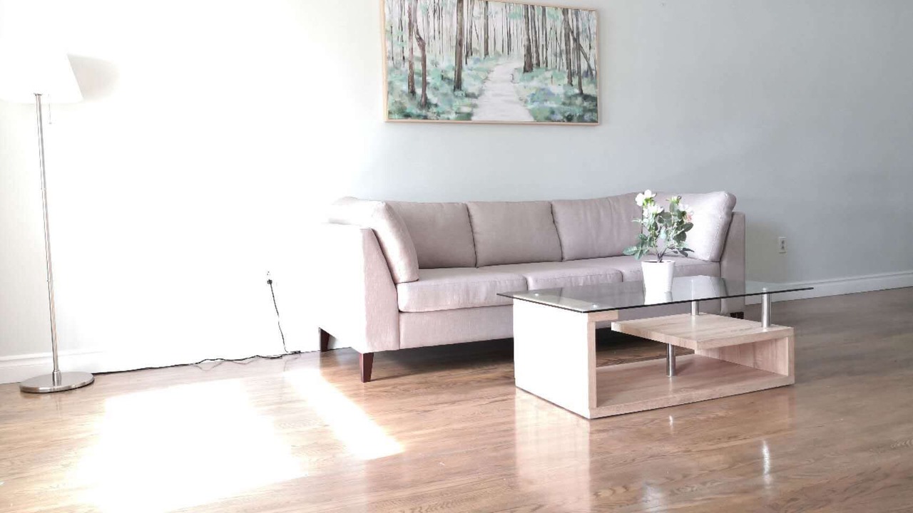 Photo of Livingroom in Bayview Woods - Steeles