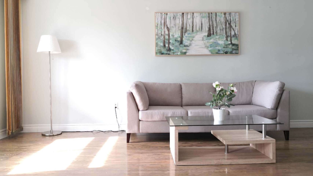 Photo of Livingroom in Bayview Woods - Steeles