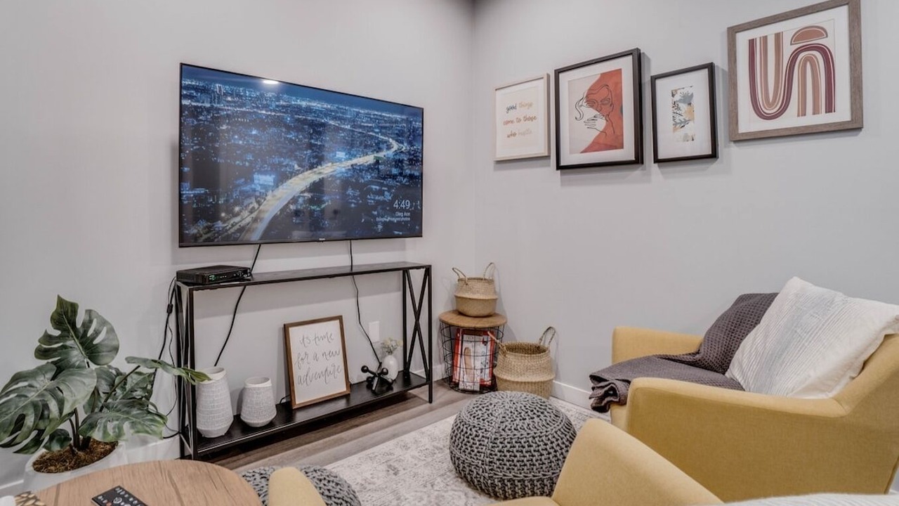Photo of Livingroom in North Central Edmonton