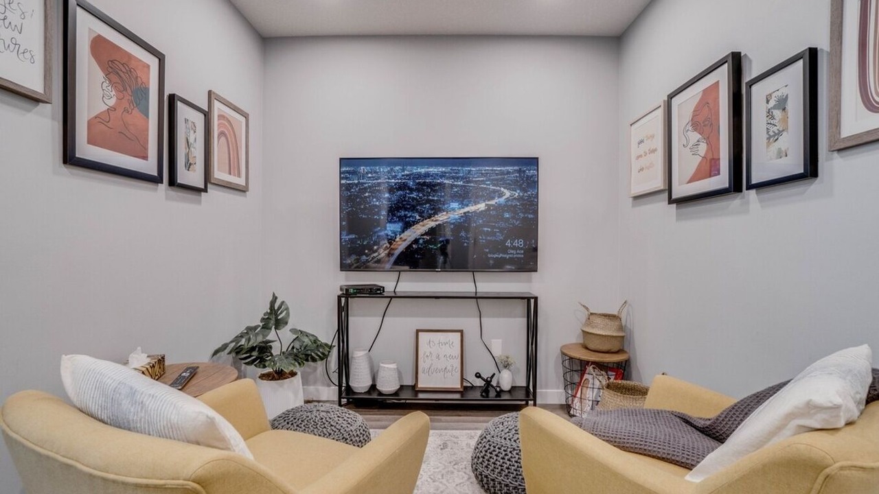 Photo of Livingroom in North Central Edmonton