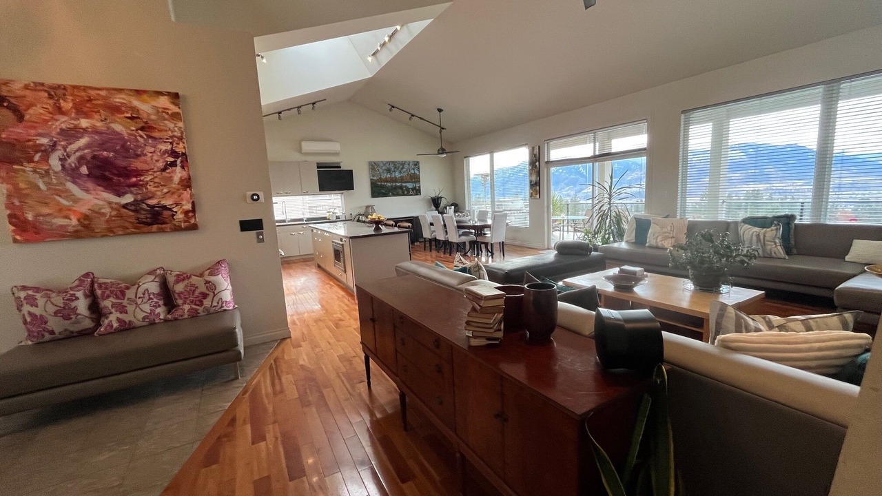 Photo of Livingroom in Okanagan-Similkameen
