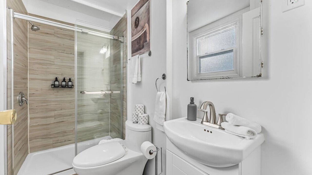 Photo of Bathroom in Niagara Falls
