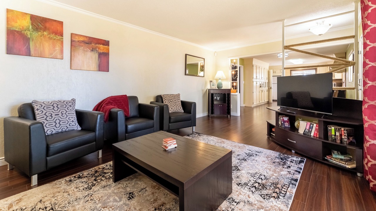 Photo of Livingroom in Northeast Edmonton
