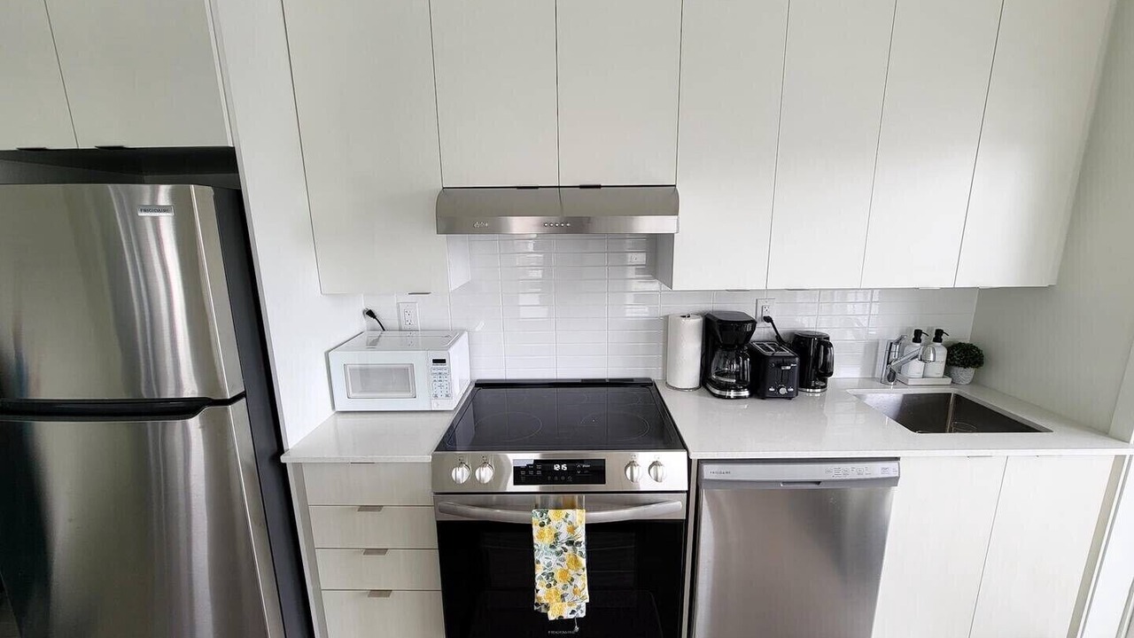 Photo of Kitchen in Brookhaven - Amesbury