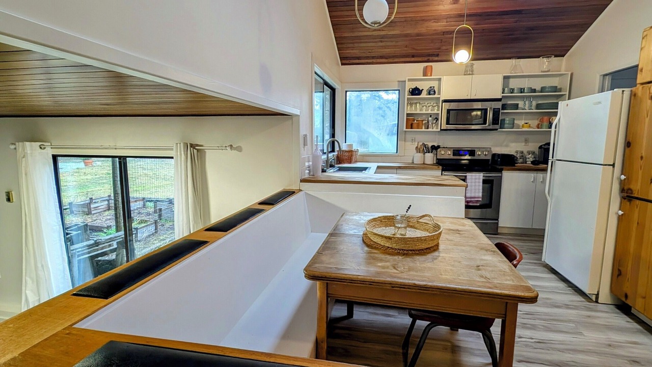 Photo of Kitchen in Courtenay