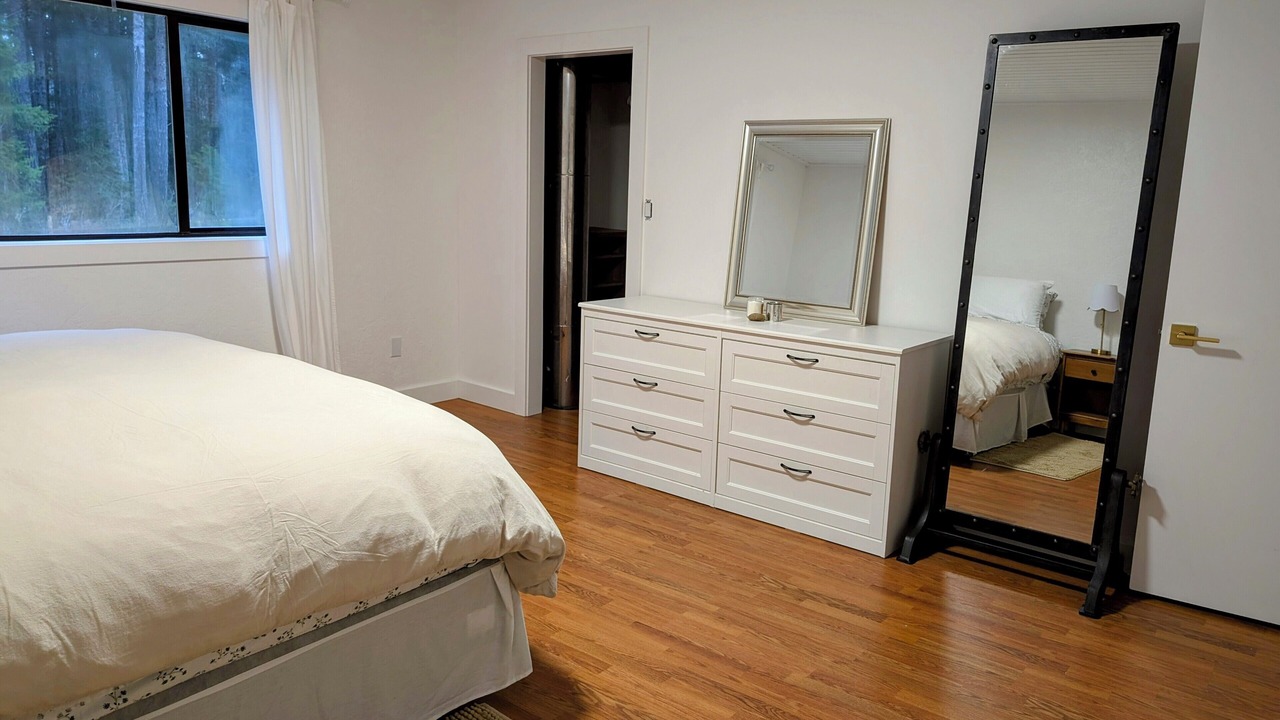 Photo of Bedroom in Courtenay