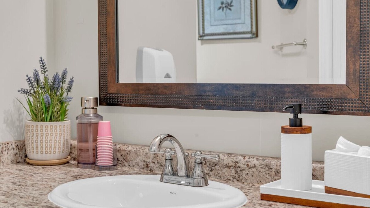 Photo of Bathroom in Niagara Falls