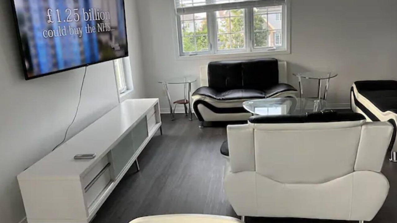 Photo of Livingroom in Aylmer
