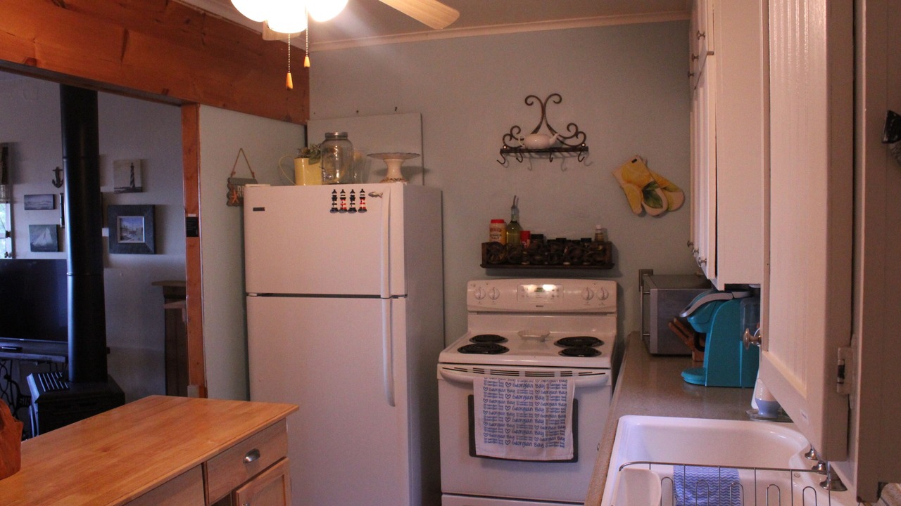 Photo of Kitchen in Waubaushene