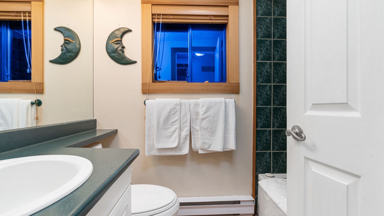 Photo of Bathroom in Lions Bay
