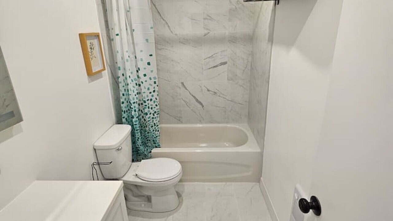 Photo of Bathroom in Cote-Des-Neiges—Notre-Dame-De-Grace