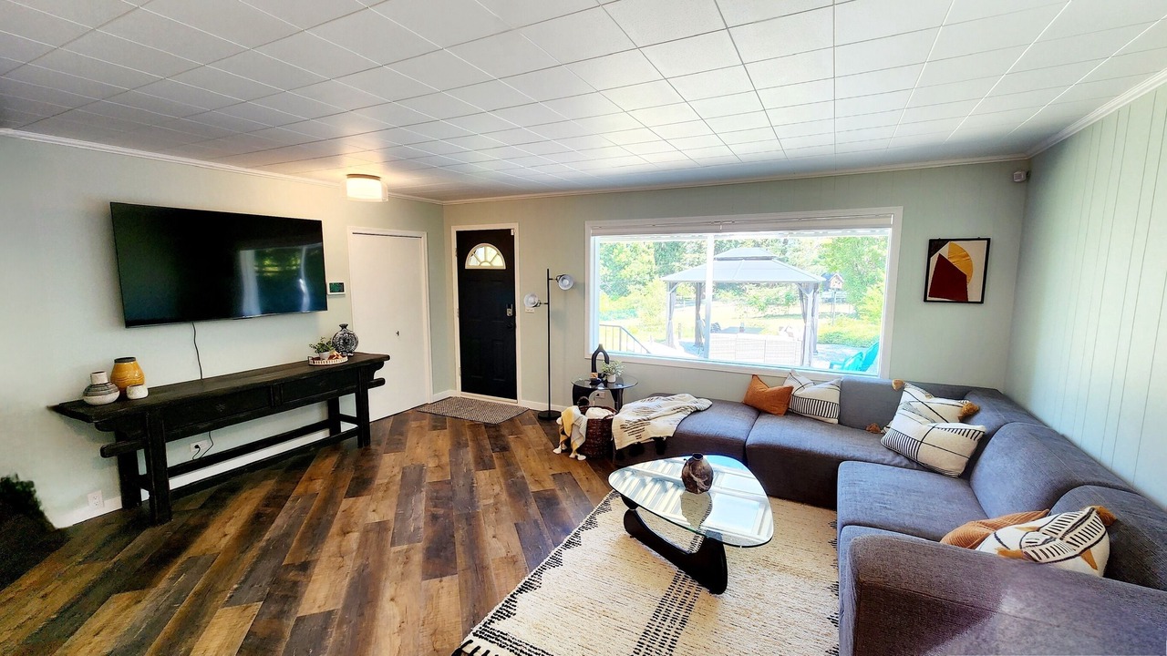 Photo of Livingroom in Canoe