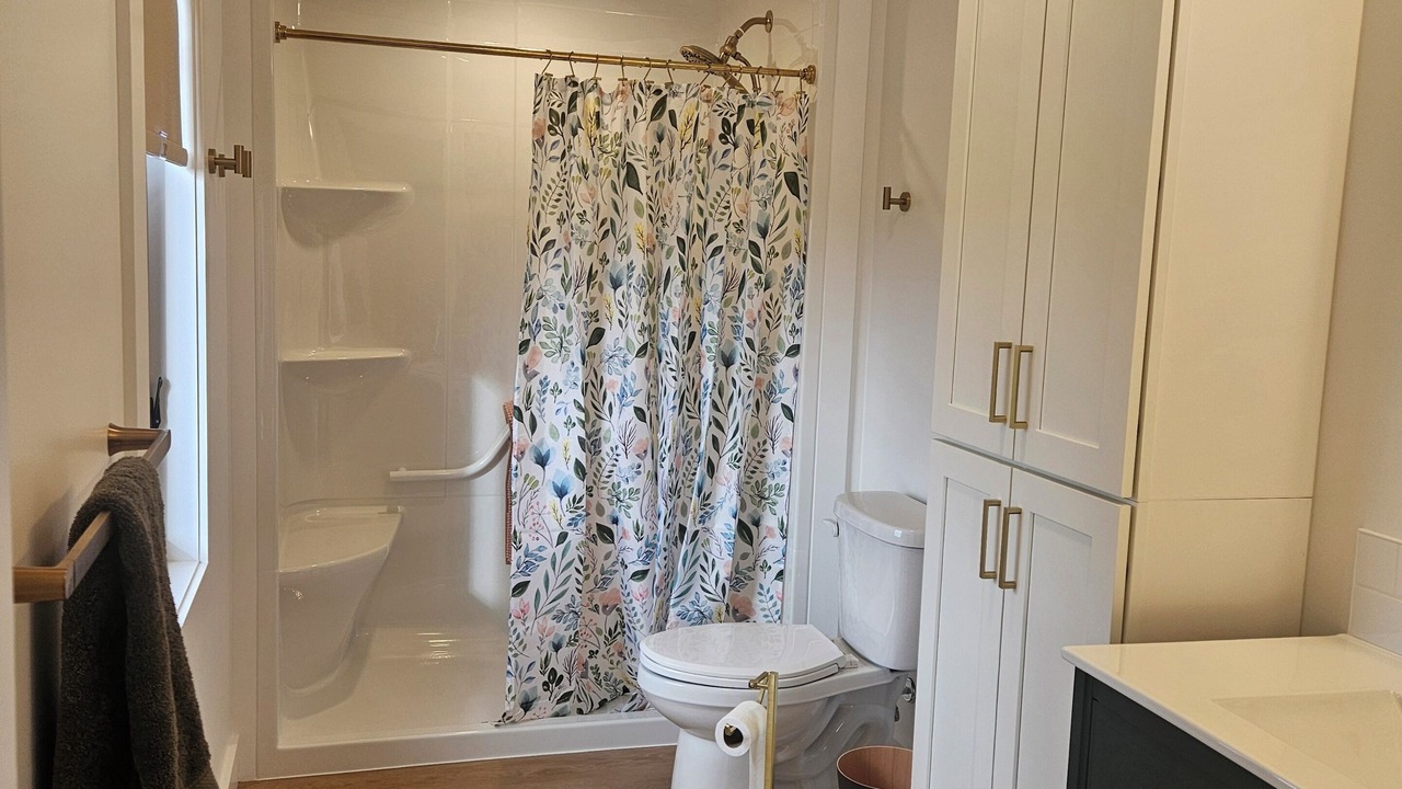 Photo of Bathroom in Little Pond
