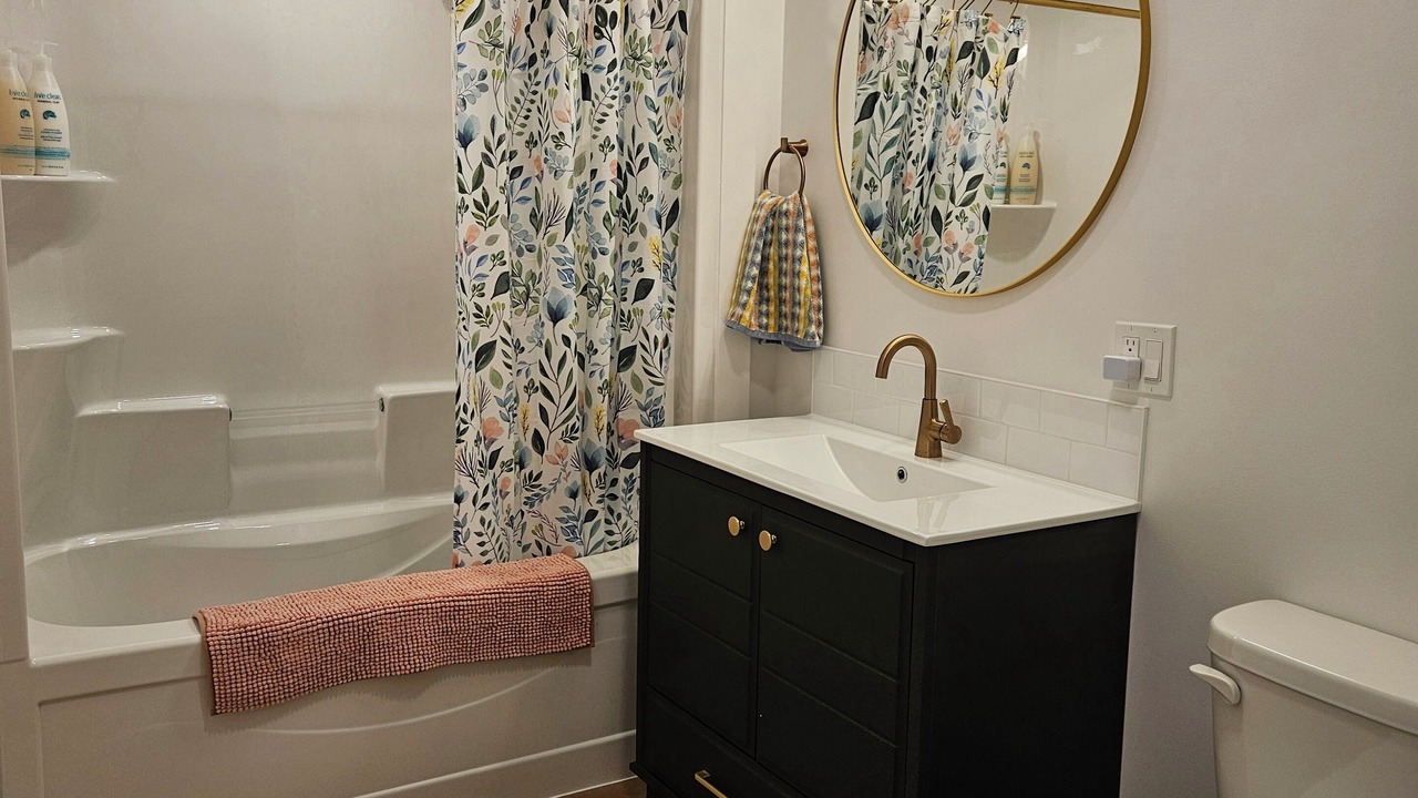 Photo of Bathroom in Little Pond