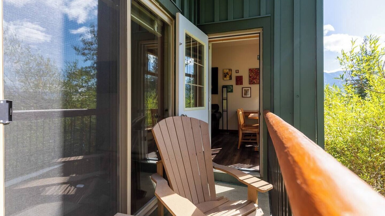 Photo of Patio Balcony in East Kootenay