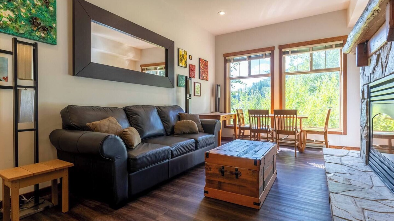 Photo of Livingroom in East Kootenay