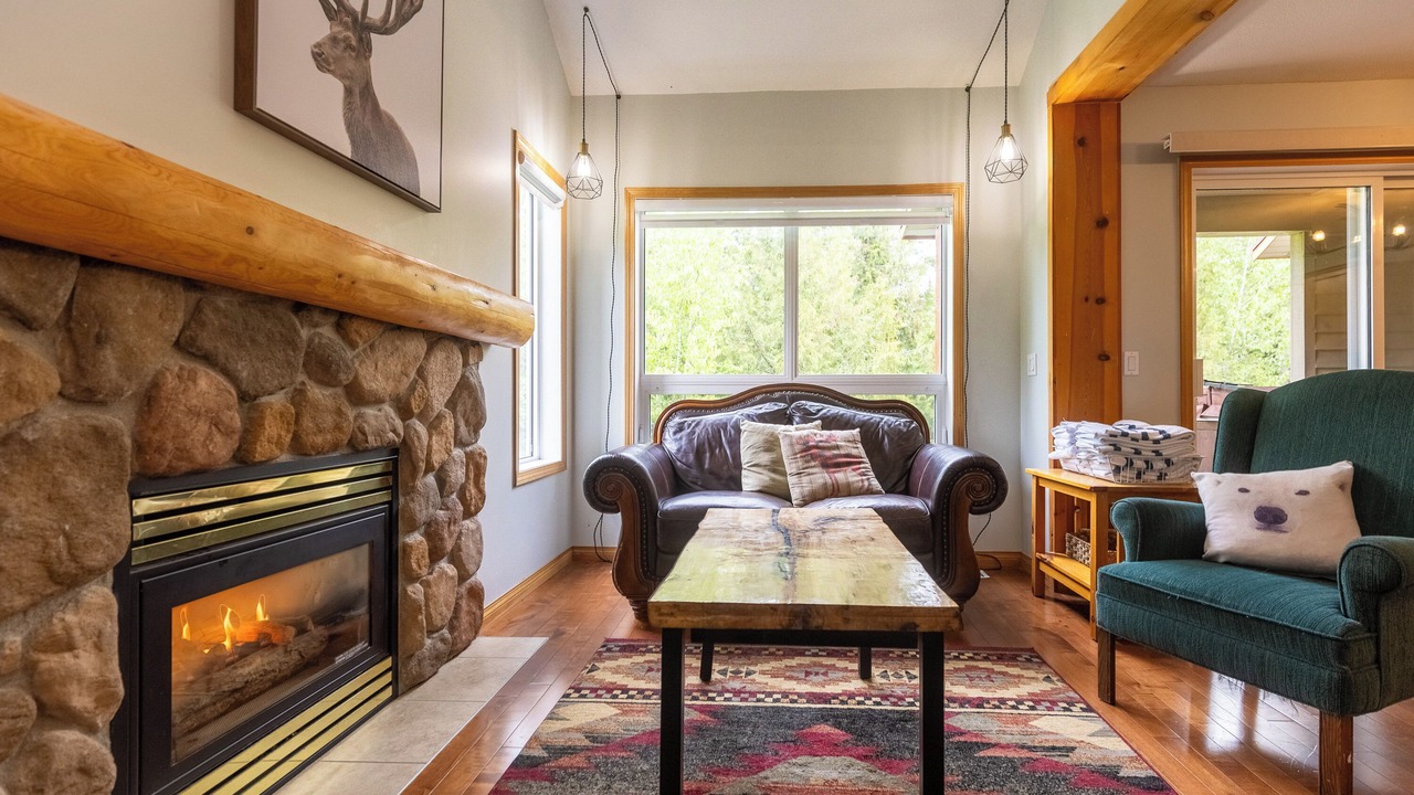 Photo of Livingroom in East Kootenay