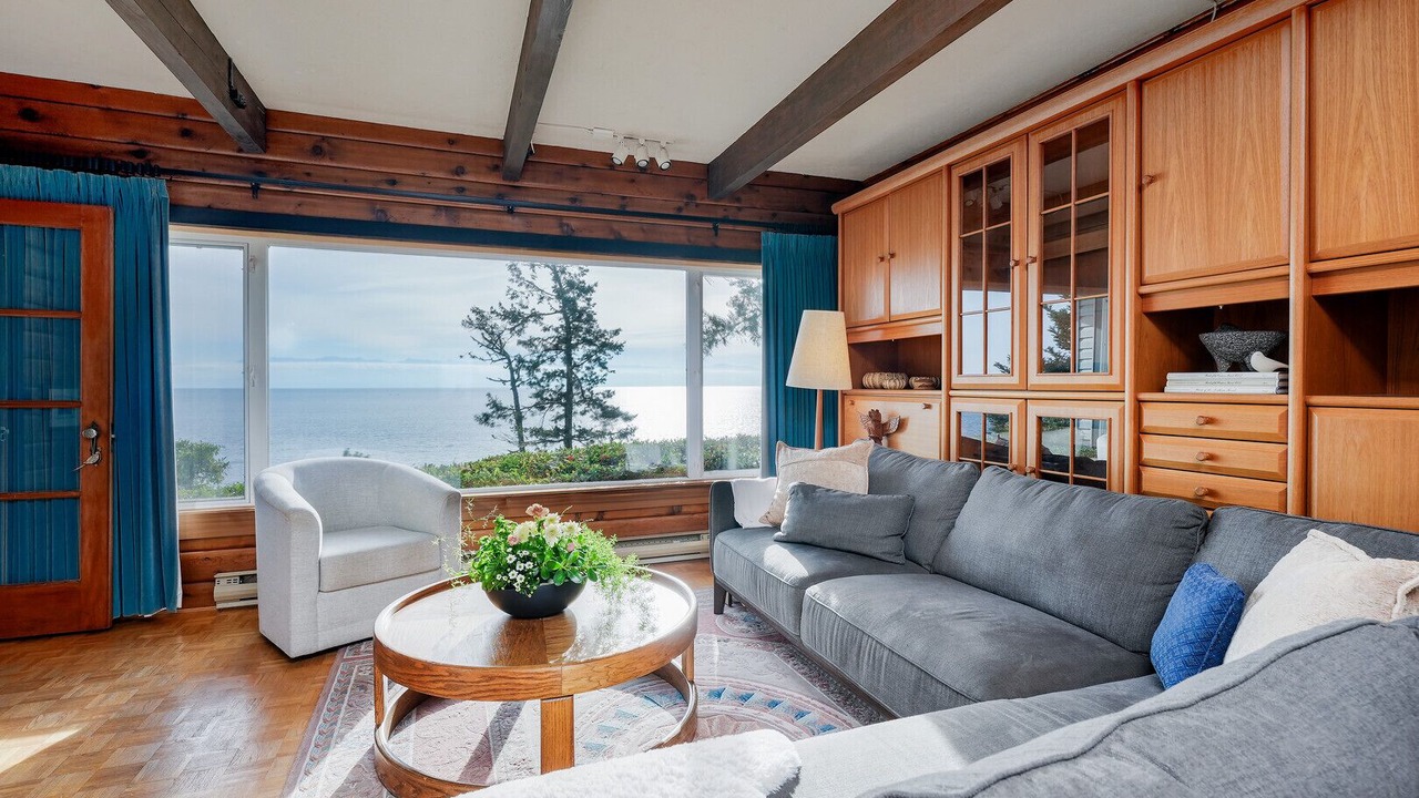 Photo of Livingroom in Sooke