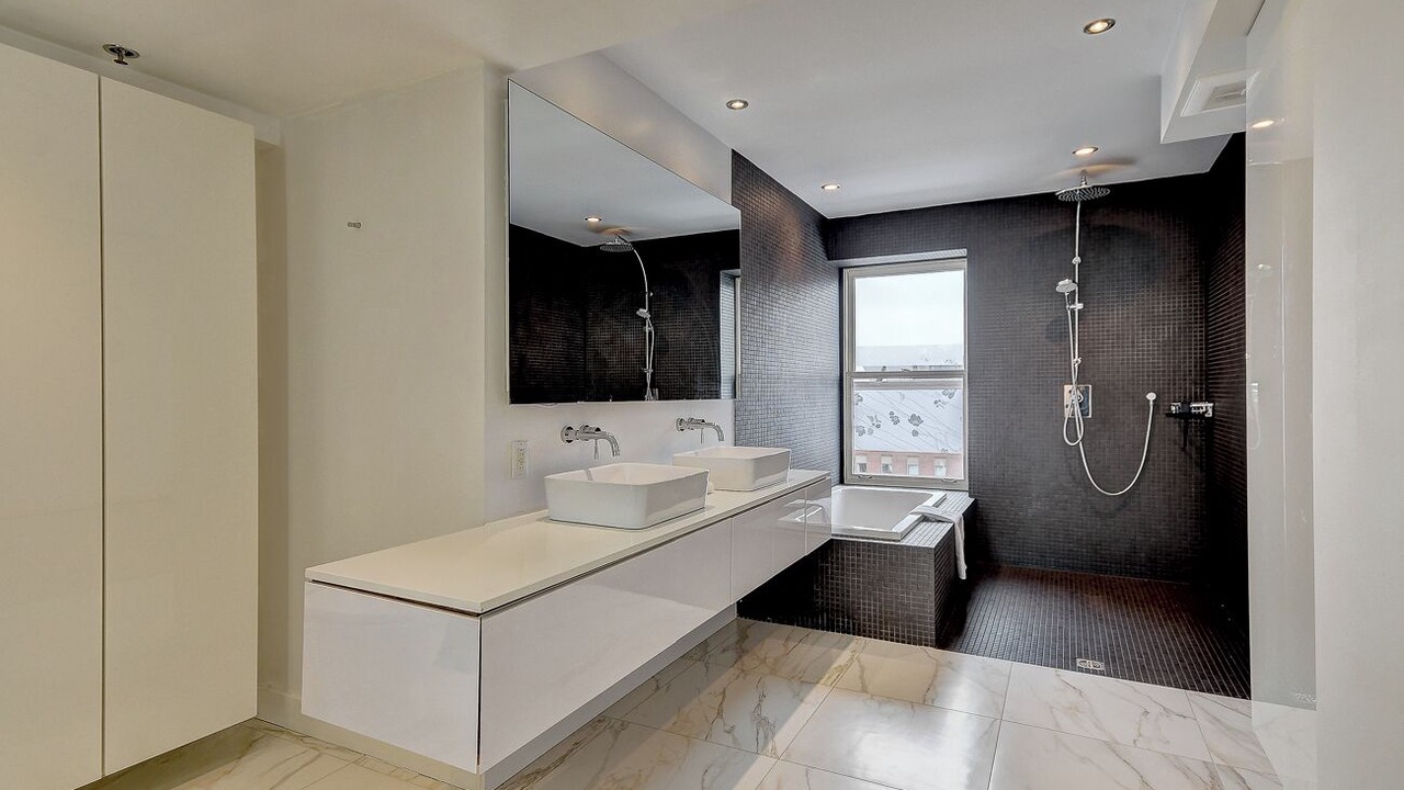 Photo of Bathroom in Chinatown