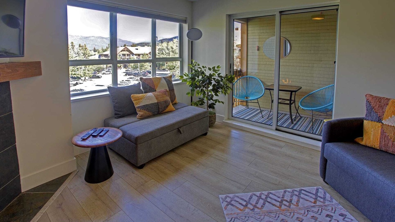Photo of Livingroom in Whistler Cay Heights