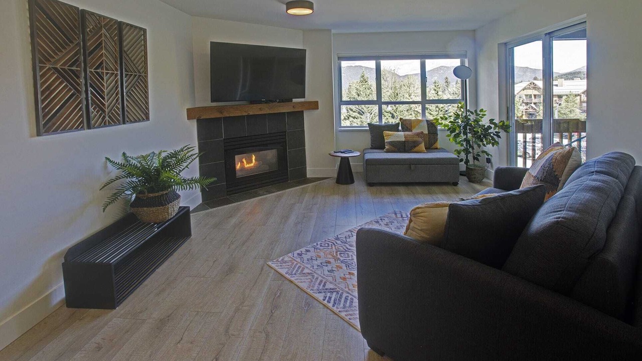 Photo of Livingroom in Whistler Cay Heights