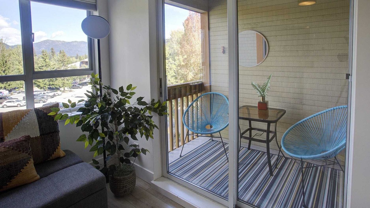 Photo of Livingroom in Whistler Cay Heights