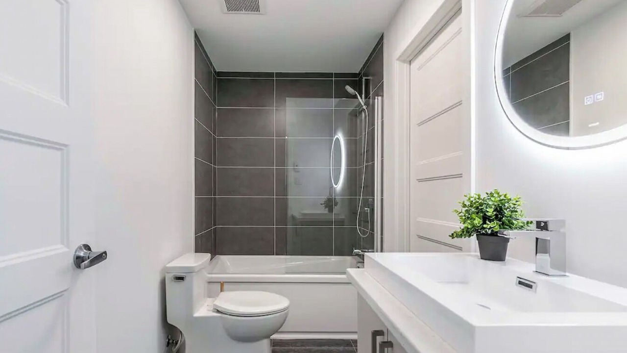 Photo of Bathroom in Saint-Hubert